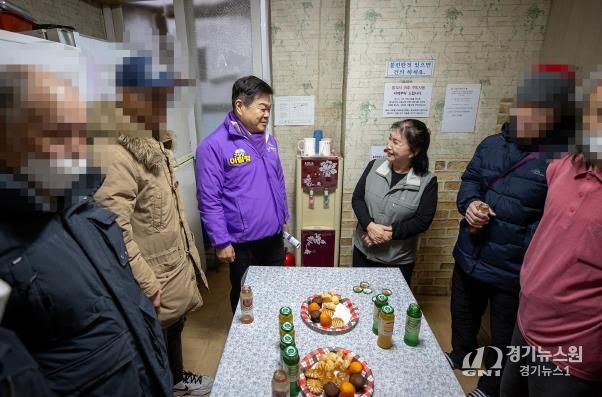 이필형 동대문구청장, 연말 한파 앞두고 고시원·여인숙 찾아