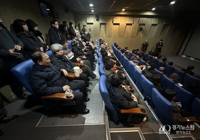 붉은 빛깔 무지개 시사회 개최