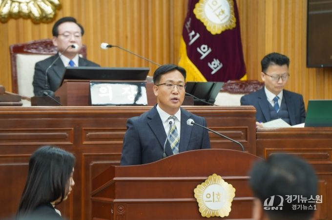 조석훈 목포시장 권한대행이 목포시의회 첫 임시회에서 2026년 시정운영 방향과 포부를 밝히고 있다.