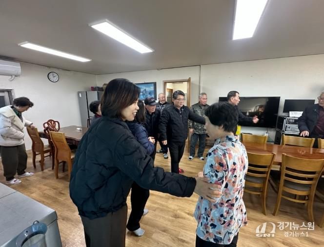 파주시 금촌1동장, 경로당 방문해 어르신들께 새해 인사 전해