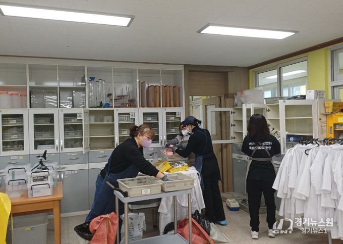 언암초 과학실 정리지원