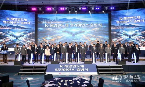 아랫줄 제일 오른쪽 이승우 의원