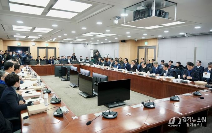 일주일만에 국회서 2차 간담회