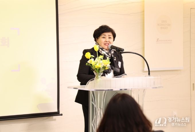 격려사 중인 김영옥 보건복지위원장