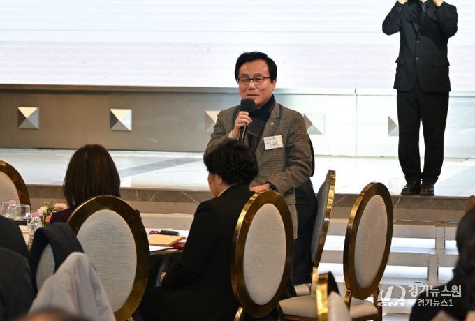 강석주 의원이 ‘2026 서울 사회복지 신년인사회’에서 인사말을 하고 있다.