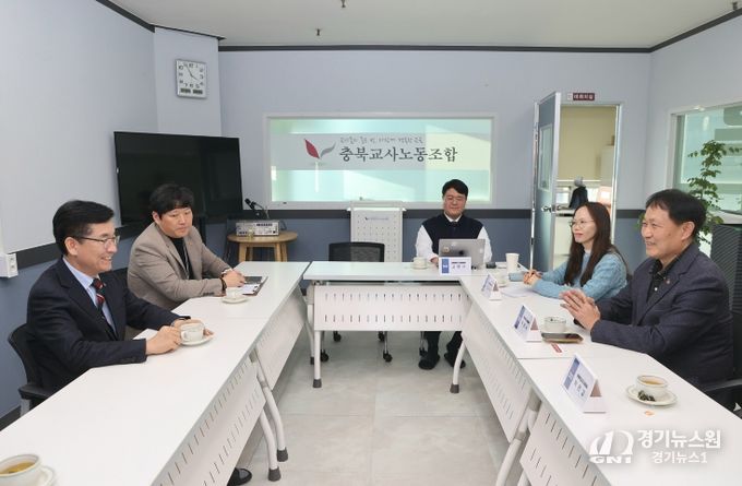 윤건영 교육감, 교원단체 및 교원노조 방문(사진4 충북교사노조)