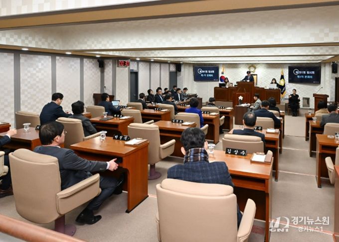 해운대구의회(의장 장성철)가 제291회 임시회 제1차 본회의를 진행했다.