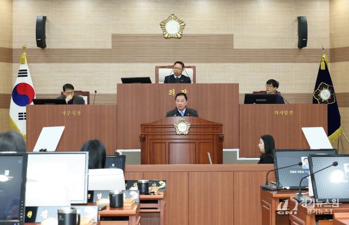 아산시의회 천철호 의원이 제264회 임시회 제1차 본회의에서 5분 자유발언을 하고 있다.