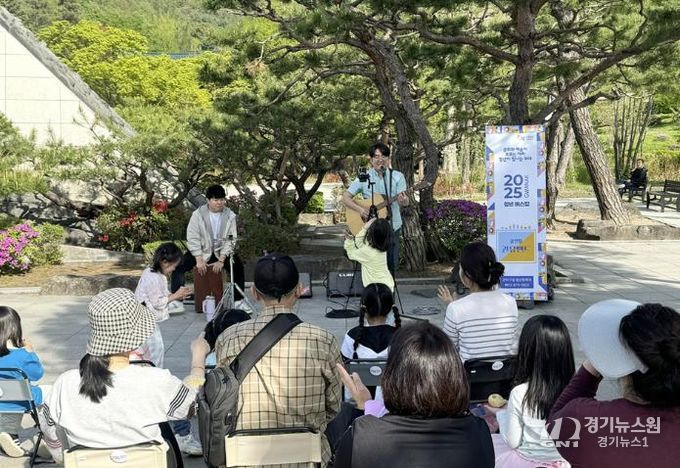 지난해 관악구 낙성대공원에서 버스킹하는 권유밴드