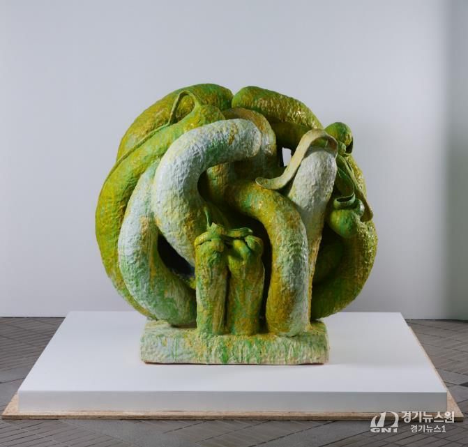 2024경기도자비엔날레_국제공모전_대상_위 매트 웨델(미국), 결실結實의 풍경,2017.