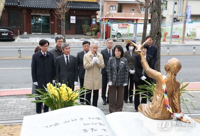 인권·평화 조형물 ‘기억과 소망’ 여덟 번째 추모식