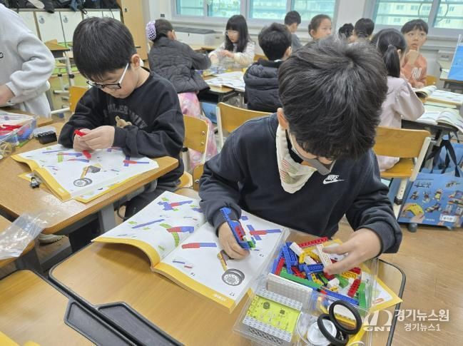 병점초 로봇코딩 수업 장면