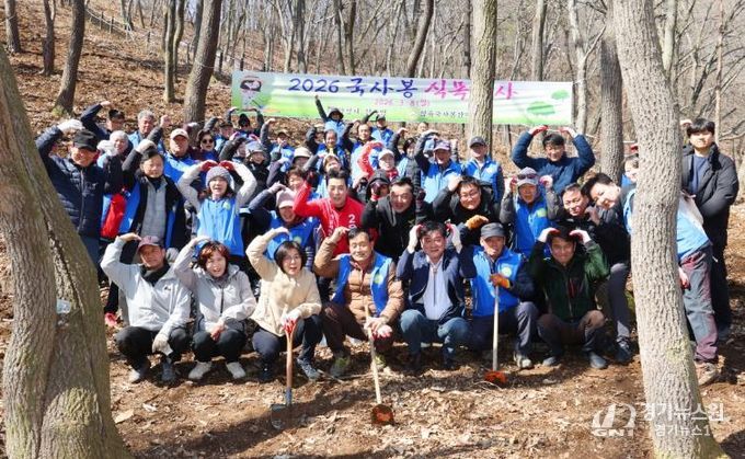 안성시 삼죽면 국사봉산악회, 국사봉 등산로 식목행사 실시