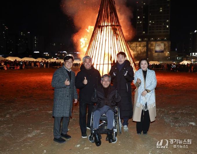 대보름 축제 참석한 시의원 기념 사진