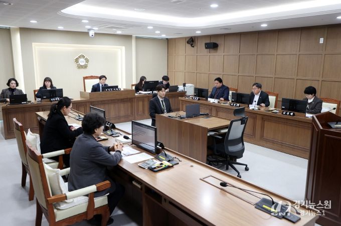 수원특례시의회 환경안전위원회 안건심사