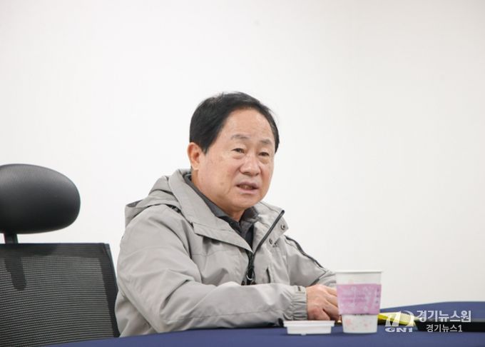 업체관계자와 미팅 중인 주광덕 시장