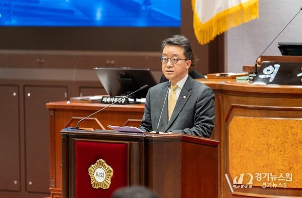 강남구의회 윤석민 의원이 제333회 임시회 제1차 본회의에서 5분 자유발언을 하고 있다.