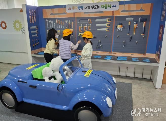 울산 지역 유아들이 25일 유아교육진흥원에서 유초이음 특별체험을 하고있다