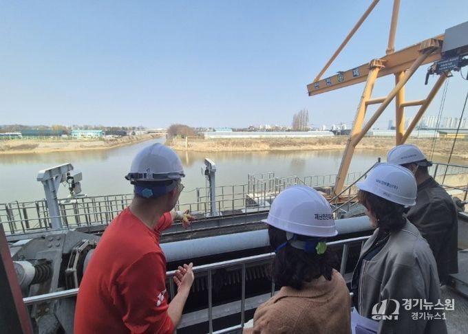 행정지원과장 및 점검반 배수펌프장 현장 방문·점검(3월 25일)