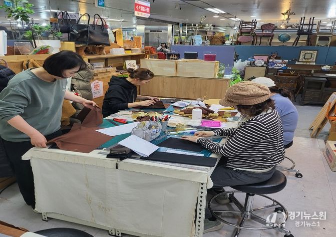 우리동네 학습공간 프로그램에 참여인 과천시민들 모습