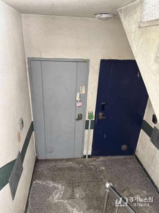 용인특례시 공동주택에 침수 감지 알람 장치를 설치한 모습