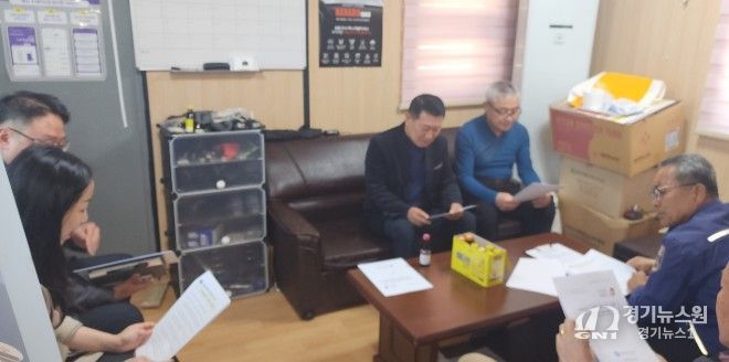 4월 8일, 세종시교육청 ’1,000원 통학택시‘ 운영 담당자가 개인택시사업자(기사)를 대상으로 안전교육을 실시하고 있다.