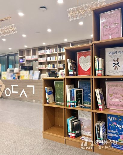 ‘오늘의 책방지기(반려책)’ 1기 전시 운영