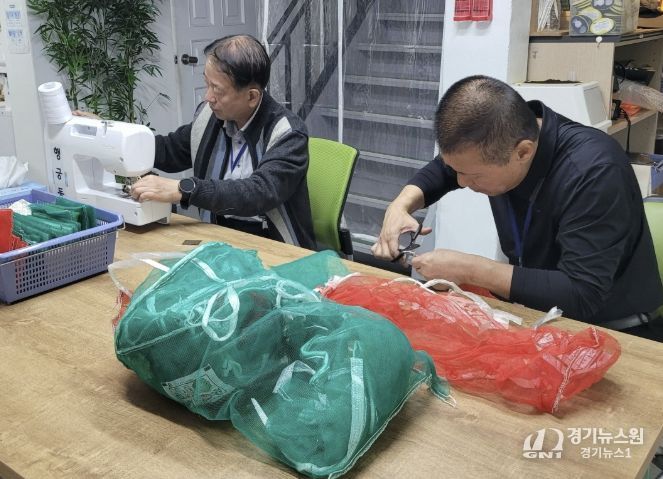 수원시 팔달구 행궁동 경기행복마을관리소, 자원순환 실천 '양파망 수세미 나눔'